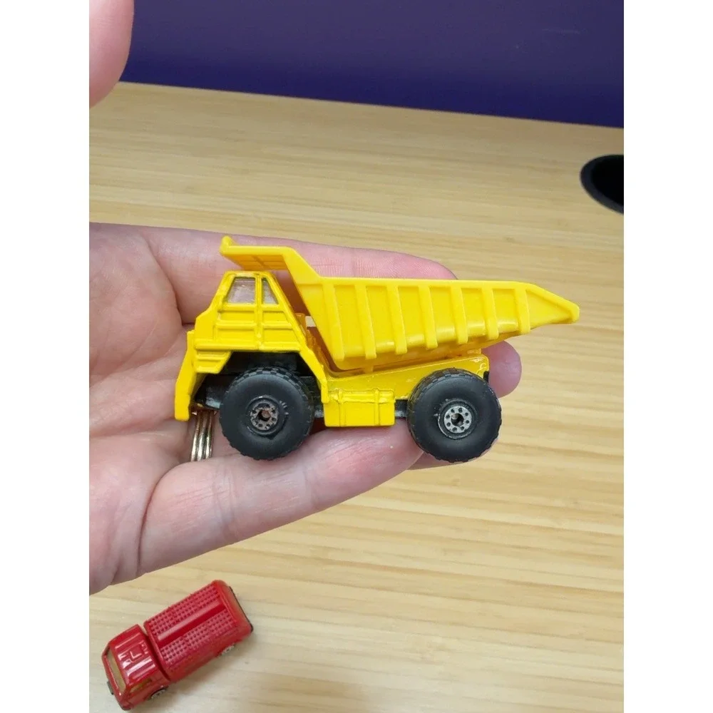 Vintage Maisto Truck Lot Soda Co Delivery Yellow Dump Truck